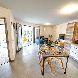 https://le-cocon-tresum-lac-vieille-ville-garage.hotels-rhonealpes.com